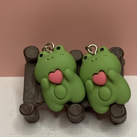 Frog Earring, Amphibian Earring, Love Earring, Heart Earring, Valentine's Day - Picture 2 of 7